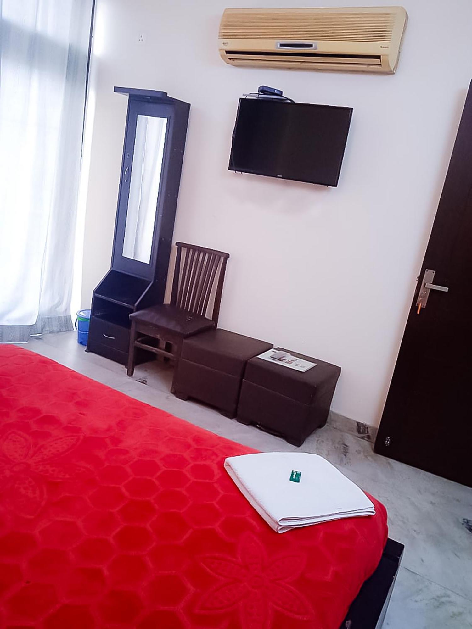 Deluxe Room In Cr Park New Delhi Exterior photo